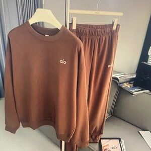 ALO Yoga Brown Sweatshirt